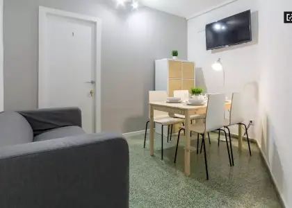 Gran habitación en alquiler en apartamento de 5 dormitorios en El Pla del Real en Valencia