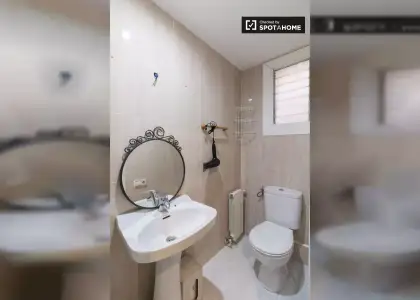 Habitación en piso compartido de 3 dormitorios en alquiler en Santa Eulàlia, con todos los gastos incluidos en Barcelona
