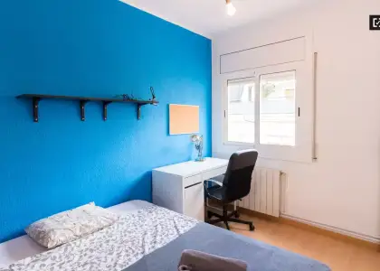 Habitación en piso compartido de 3 habitaciones en alquiler en Santa Eulália en Barcelona