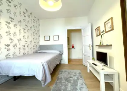 Habitación en piso compartido de 6 dormitorios en alquiler en Abando, todos los gastos incluidos en Bilbao