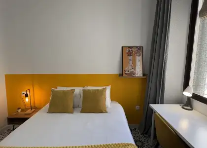 Habitación en piso compartido de 6 habitaciones en alquiler en Albaycín perfecta para chicas, profesionales y estudiantes en Granada