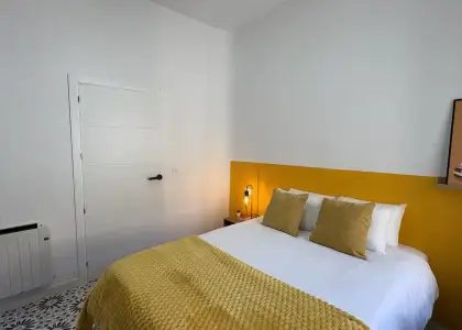 Habitación en piso compartido de 6 habitaciones en alquiler en Albaycín perfecta para chicas, profesionales y estudiantes en Granada