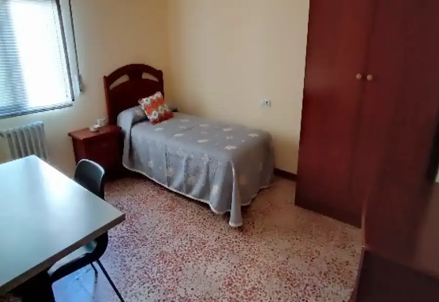 Habitación en piso compartido de 6 habitaciones en alquiler en Salamanca, solo estudiantes en Salamanca