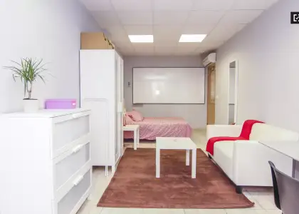 Habitación en piso compartido de 6 habitaciones en Sant Francesc, gastos incluidos, solo para profesionales y estudiantes. en Valencia