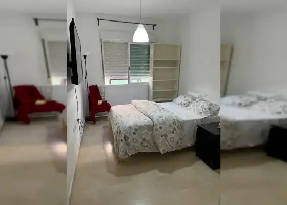 Habitación en un apartamento compartido de 3 habitaciones en alquiler en Hacienda Roldán en Málaga