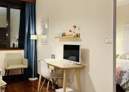 Habitación en un piso compartido de 4 habitaciones en alquiler en Indautxu, todos los gastos incluidos. en Bilbao
