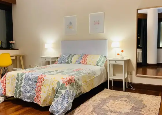 Habitación en un piso compartido de 4 habitaciones en alquiler en Indautxu, todos los gastos incluidos. en Bilbao