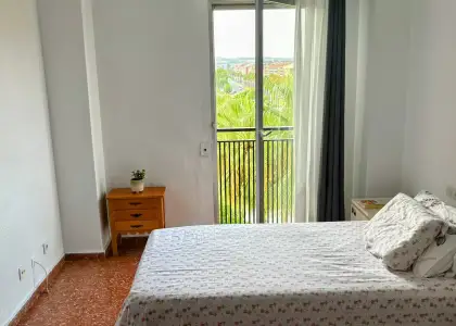 Habitación en un piso compartido de 5 habitaciones en Murcia, con algunos gastos incluidos. en Murcia