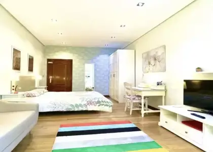 Se alquila habitación en apartamento de 4 dormitorios en Abando e Indautxu en Bilbao